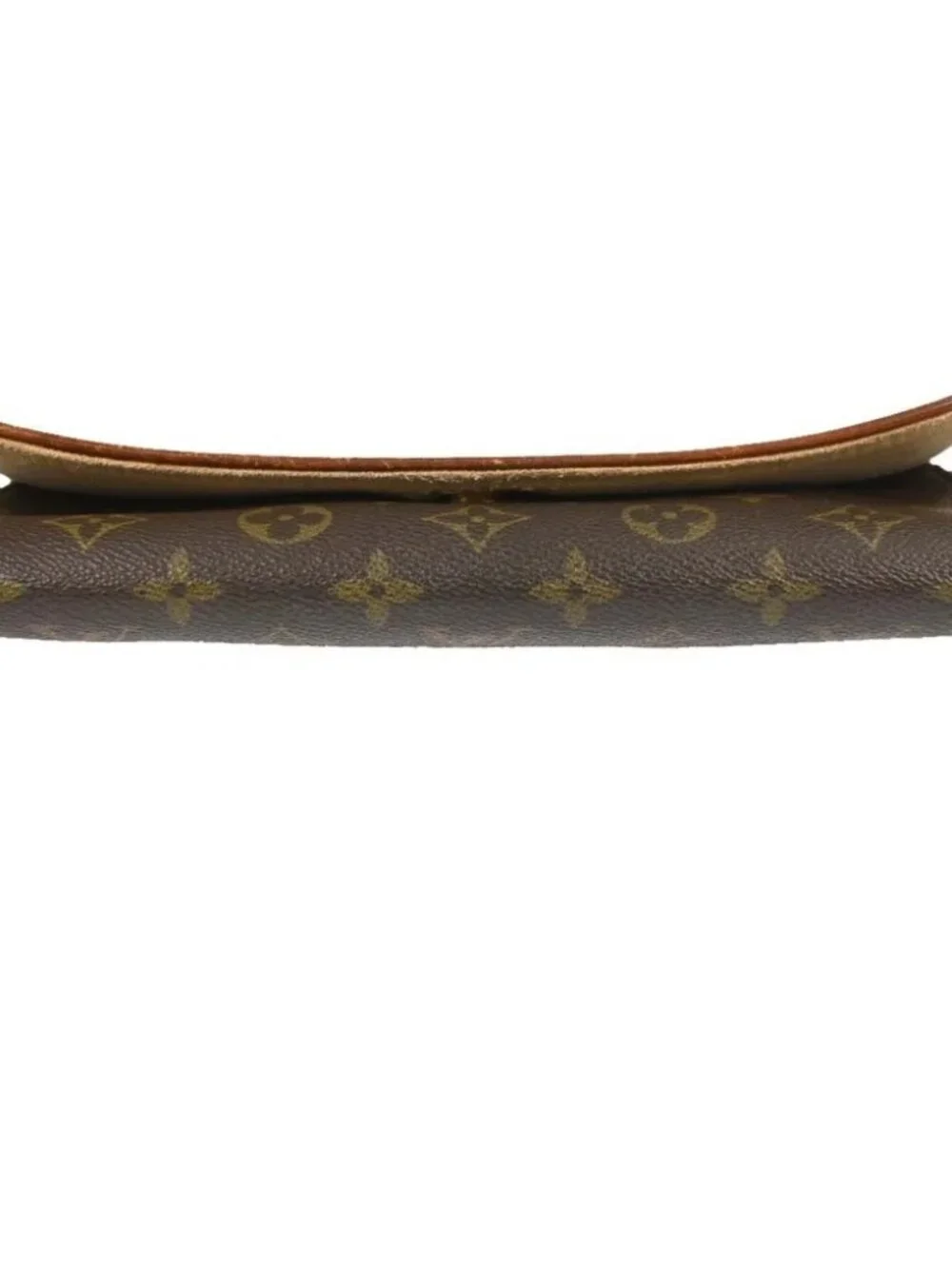 Louis Vuitton outside 	ab